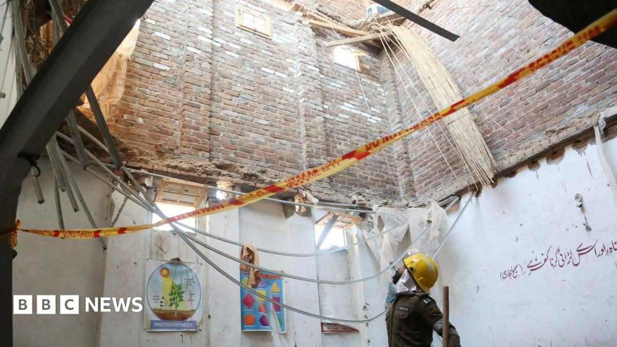 पेशावर में निजी स्कूल की छत गिरने से 34 लोगों की मौत, 30 से अधिक बच्चे शामिल; स्कूल मालिक गिरफ्तार